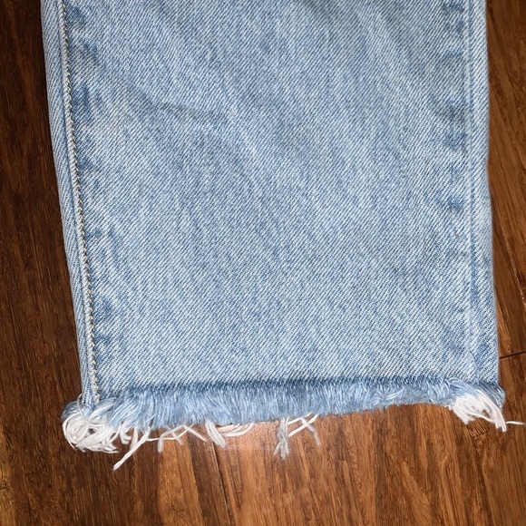 Levi's Premium Women's Wedgie Straight Leg Light-wash Distressed Jeans | 29 - Picture 5 of 9